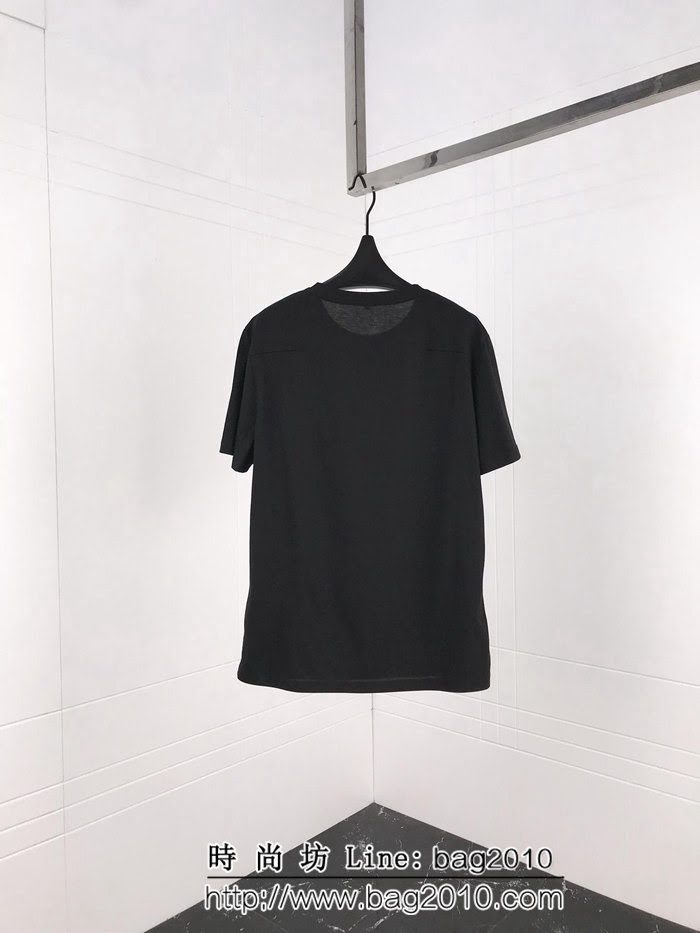 DIOR迪奧 x Kaws19早春聯名款 小金人梅花短袖T-shirt 絲光棉面料 數碼印花工藝 雜誌最新款 ydi2113